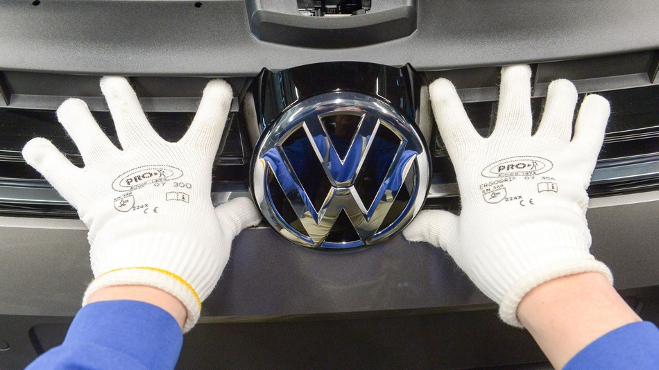 Robot kills man at Volkswagen plant in Germany
