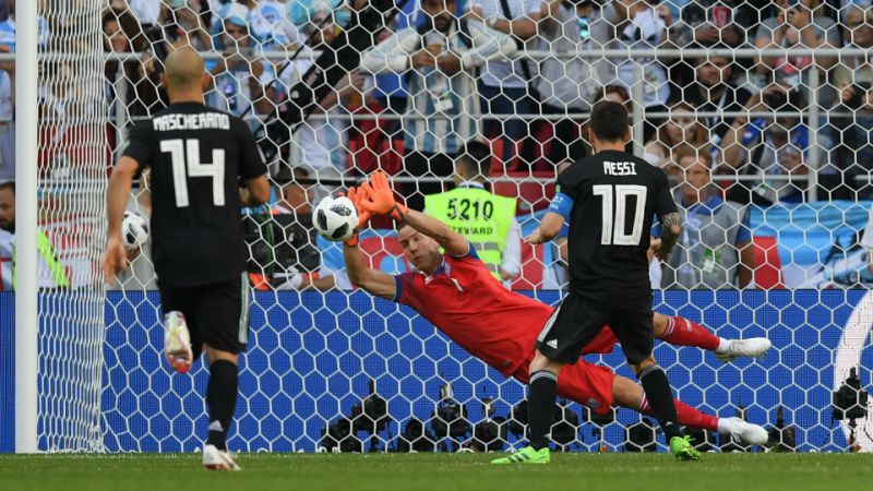Argentina vs Iceland: Goalkeeper Halldorsson reveals secret behind saving Messi   s penalty