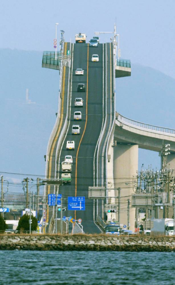 Would you be brave enough to drive over Japan   s road-er coaster Eshima Ohashi bridge ?