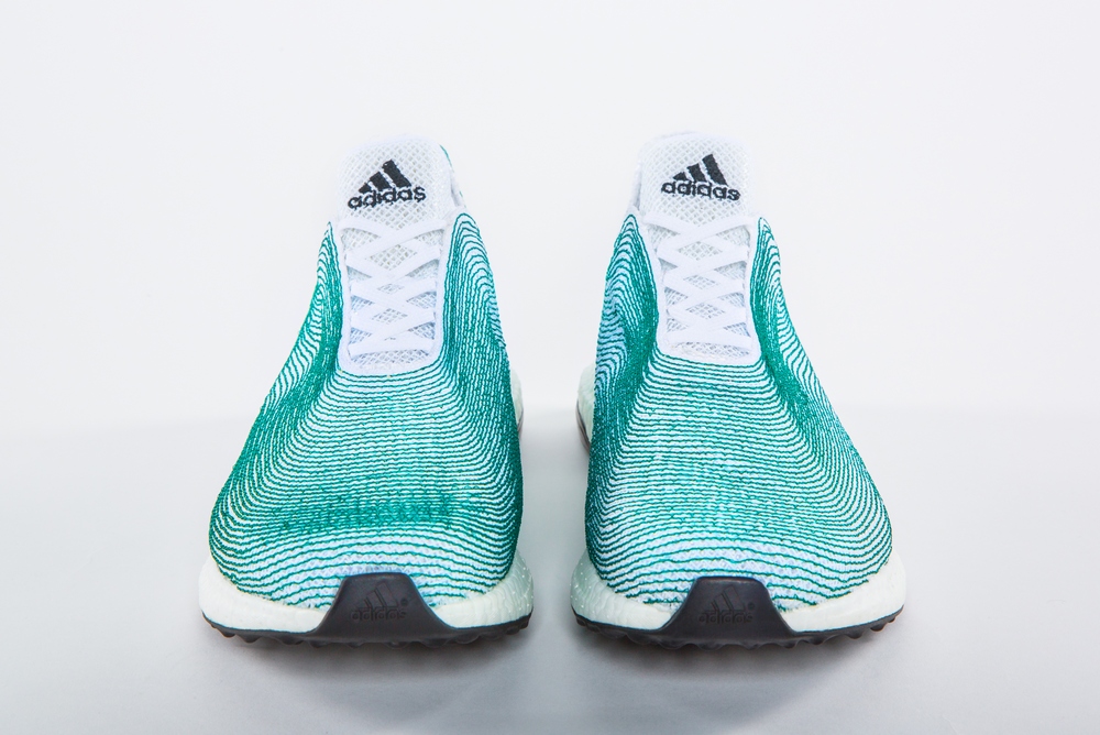 Adidas creó las primeras zapatillas creadas con plástico desechado en los océanos