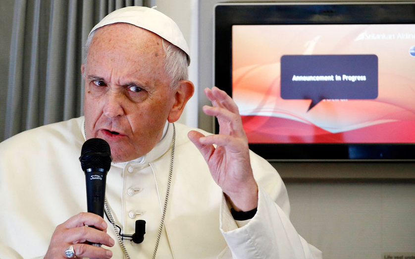 El papa Francisco, sobre Charlie Hebdo: "No se puede insultar la fe de los demás"