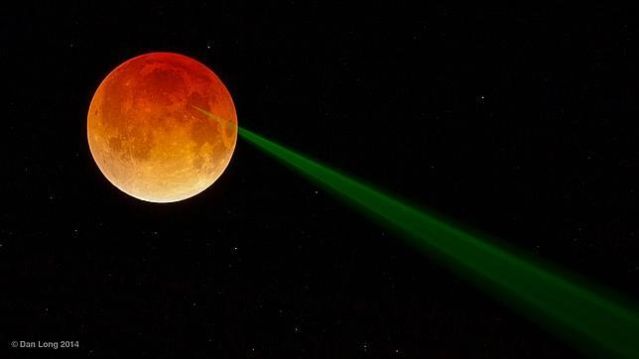 La explicación de una notable imagen que muestra a un rayo de luz saliendo de la luna