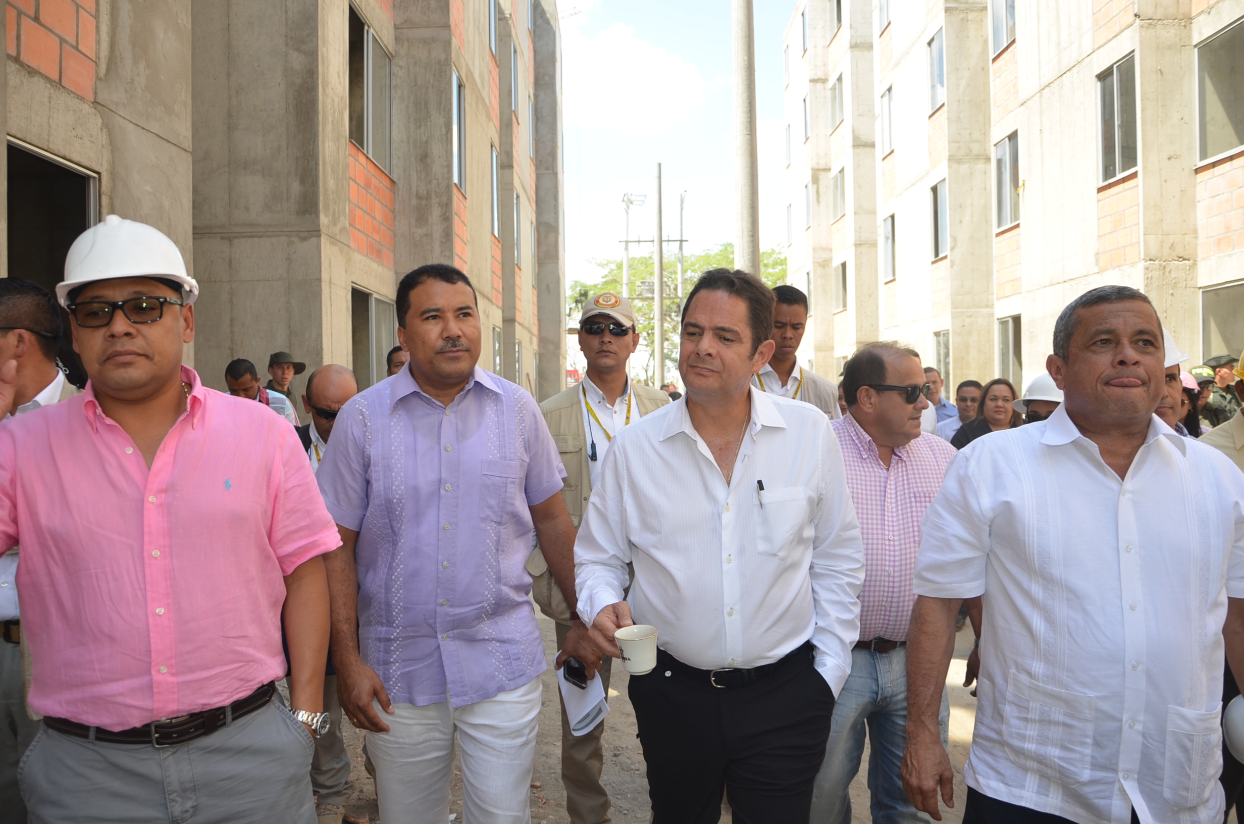 Vicepresidente destacó trabajo del gobernador y alcalde de sacar adelante proyectos de vivienda.
