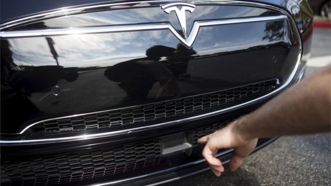 Tesla criticised over Autopilot safety