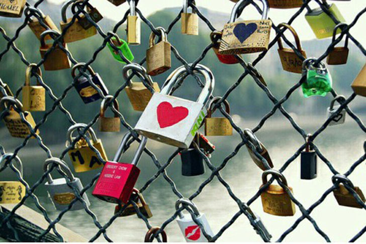 París elimina de forma permanente los "candados del amor" en el puente Pont des Arts