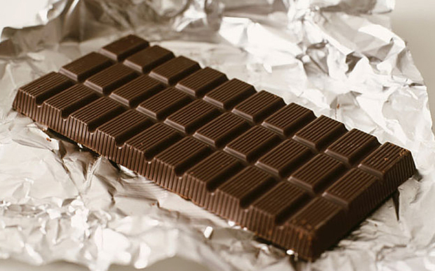 Eating chocolate "improves brain function" - study