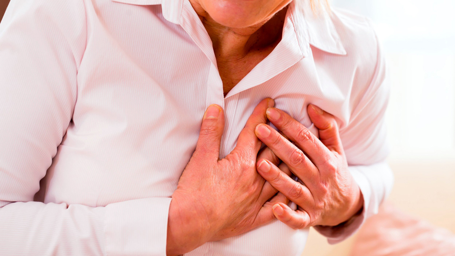 5 Heart attack symptoms in women that are super common (and scary)