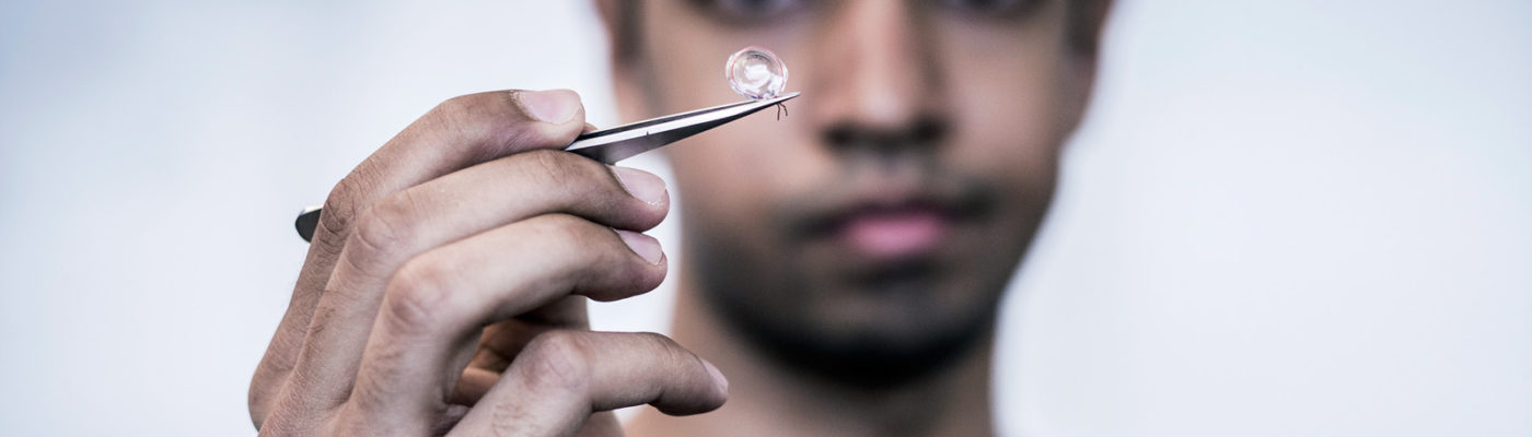    Interscatter    contact lenses talk to phone via Wi-Fi