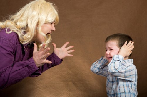 Estudio demuestra que gritar a los niños daña su personalidad y seguridad