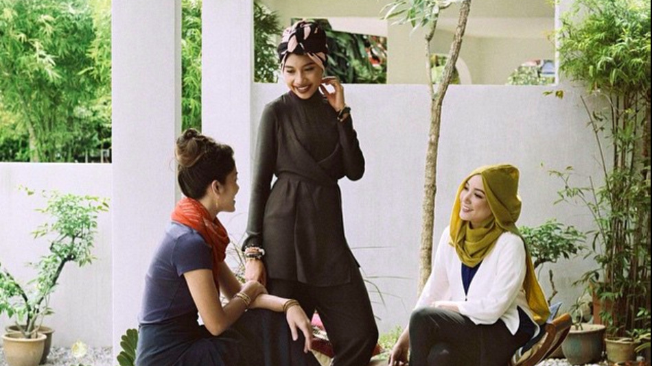 Uniqlo's new line from Muslim fashion blogger shows modesty can be stylish