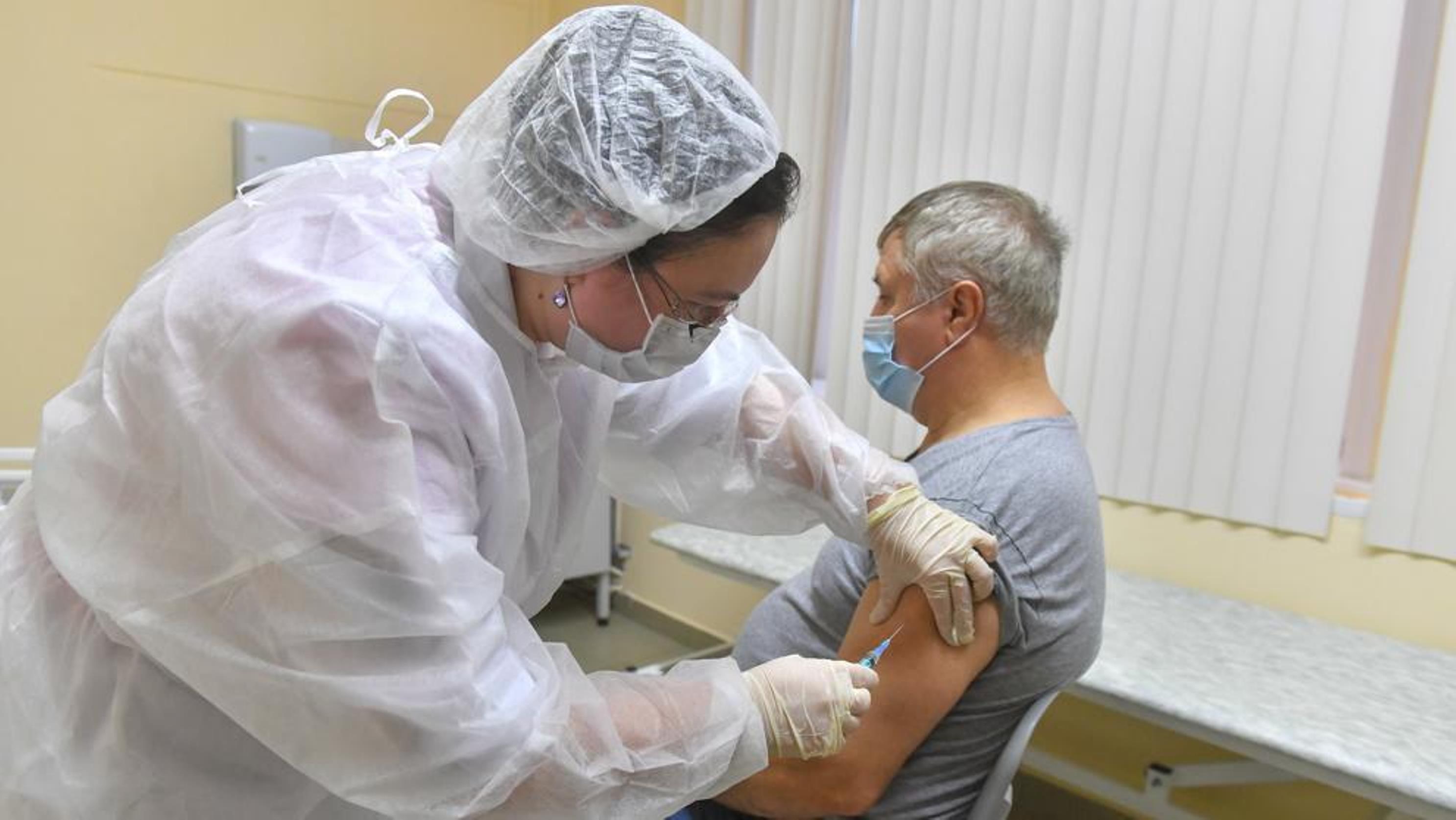  Moscú comienza a vacunar a la población contra el coronavirus