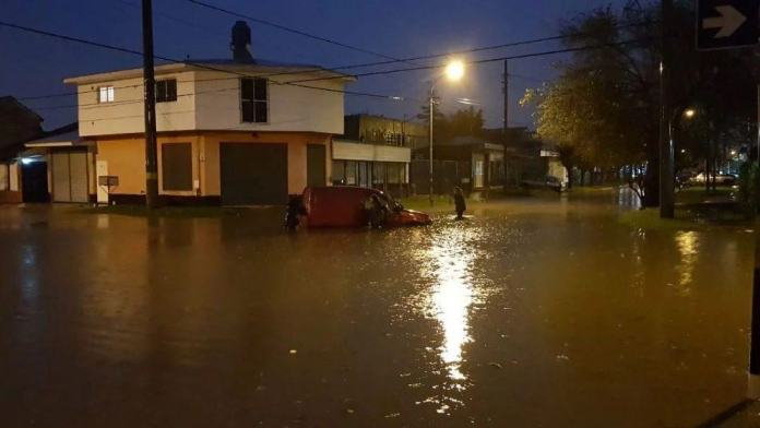 Evacuados tras un temporal en la costa argentina