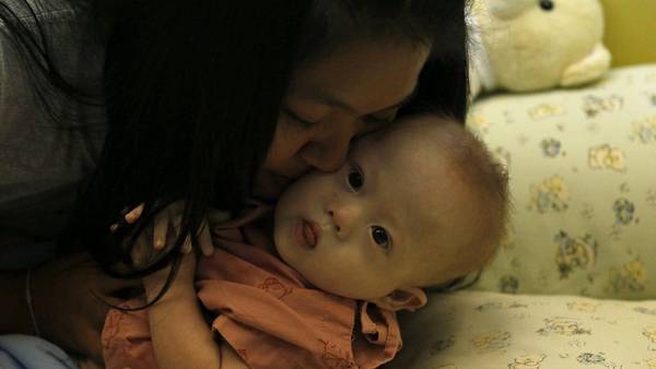 Alquilaron un vientre y rechazaron a un bebé con síndrome de Down. Ella lo adoptó