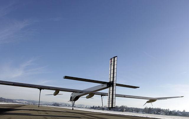 Conoce al avión que utiliza energía solar como combustible y no contamina