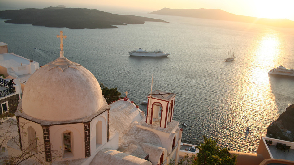 Tourists in Greece find ways around the financial meltdown