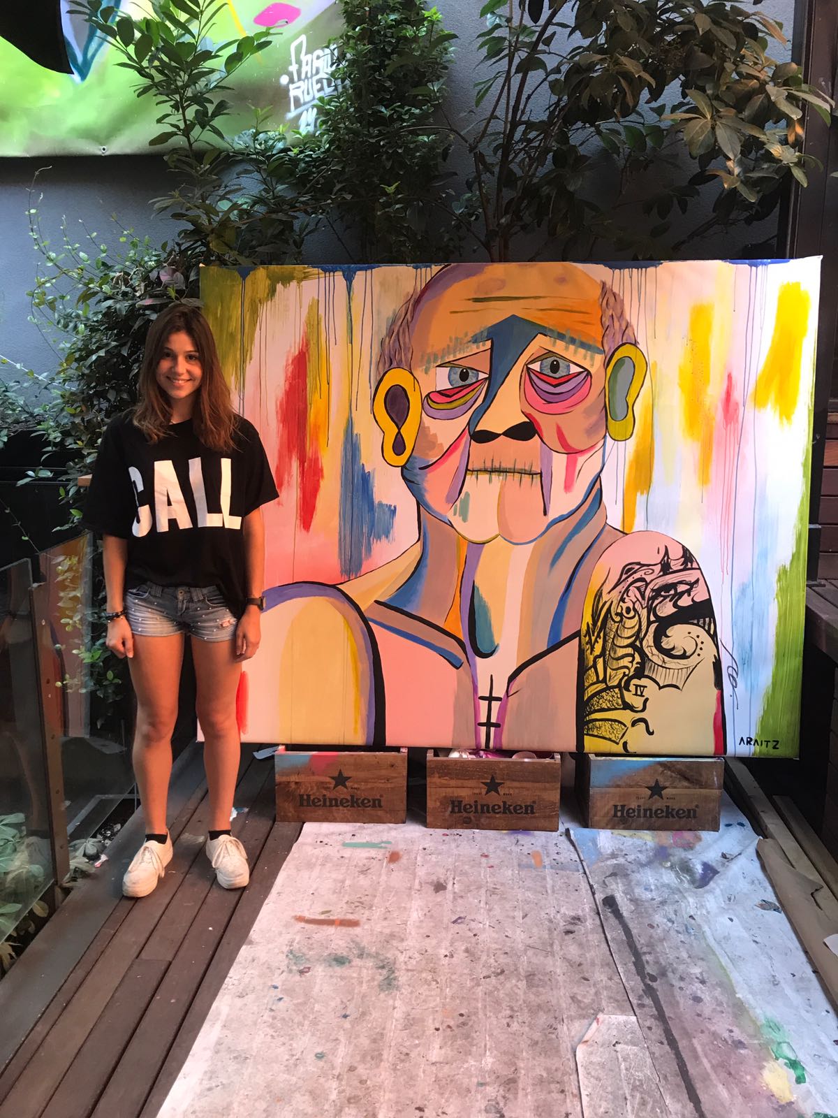 La artista navarra Araitz desata pasiones en la Segunda Edición del Street Art & Food Festival
