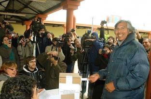 Cristina resaltó el triunfo en la Antártida y en la comunidad Qom. Omitió que votaron 819 personas