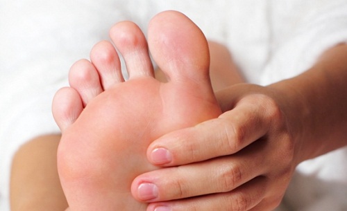Aprende a eliminar las callosidades en los pies con estos remedios caseros