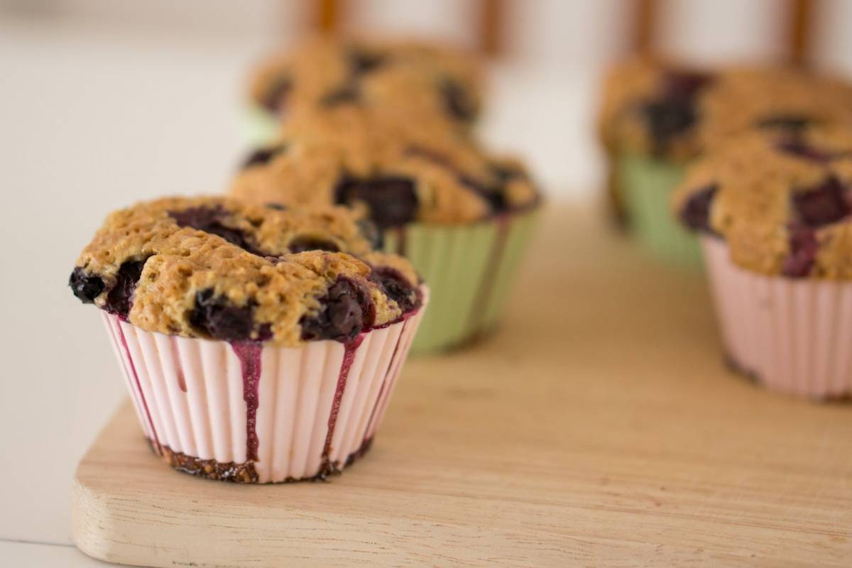 Prepara saludables muffins de frambuesa en poco tiempo y de manera sencilla