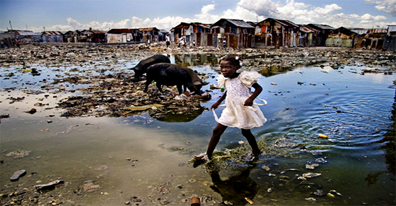 La ONG que donó mil quinientos millones de dólares para Haití, pero sólo construyó seis casas