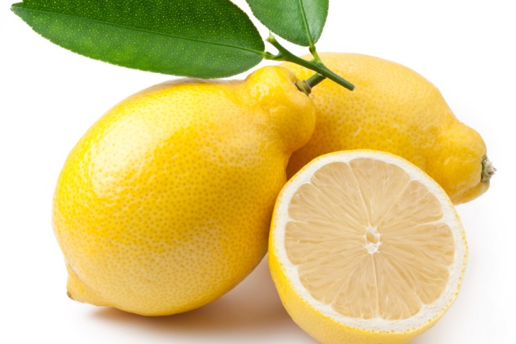 3 recetas para eliminar las estrías con limón