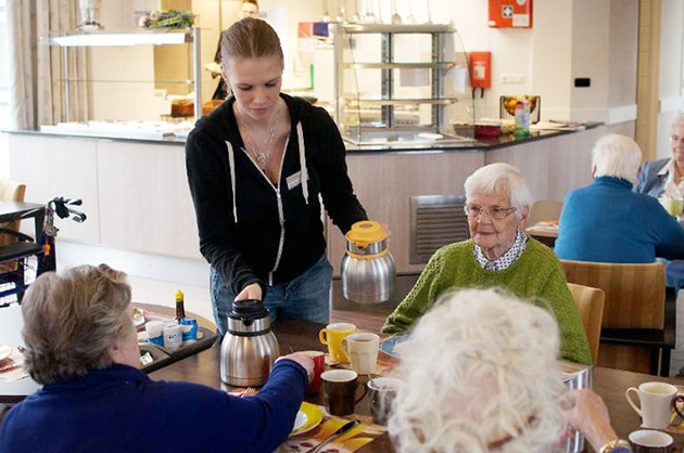 En Holanda darán alojamiento gratuito a estudiantes a cambio de pasar tiempo con ancianos 