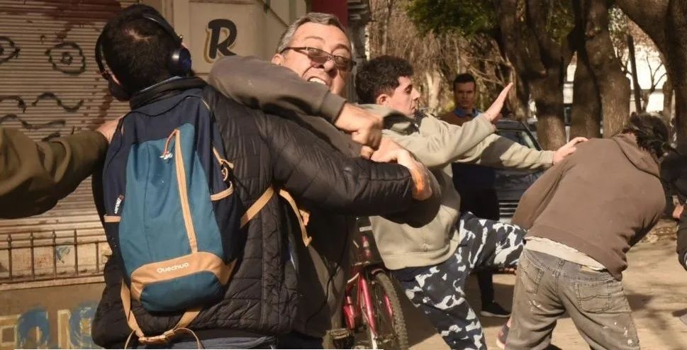 Tensión en acto de Macri: pelea entre vecinos que lo apoyaban y otros que lo insultaban