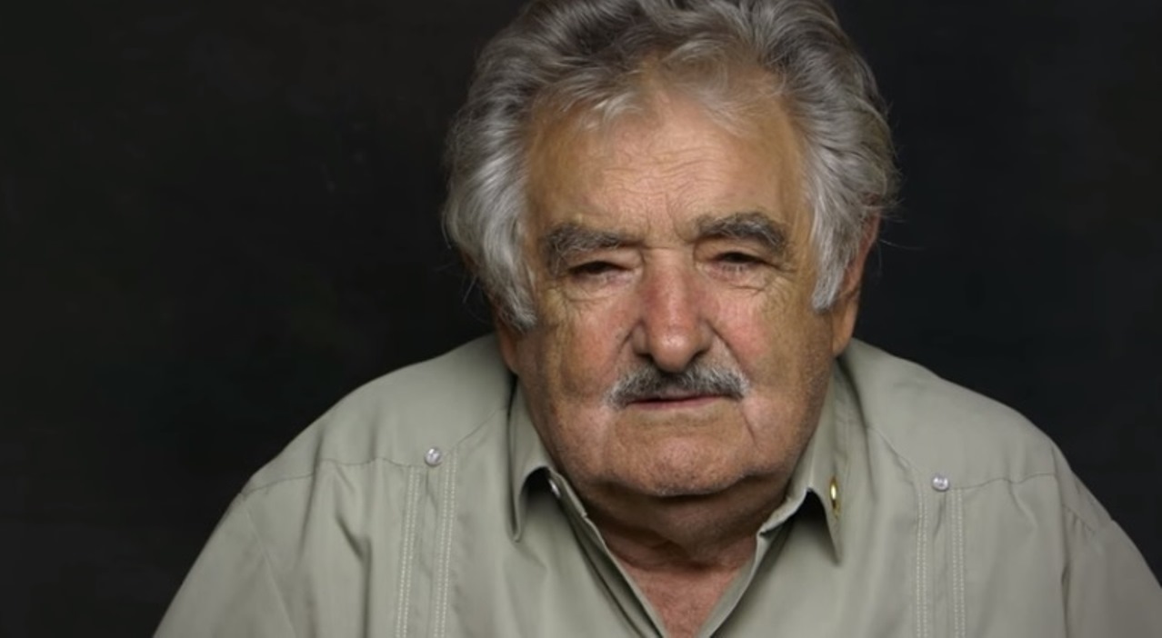 Pepe Mujica renuncio al puesto de senador