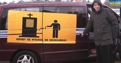 Confesionario móvil recorre calles de Polonia auxiliando almas