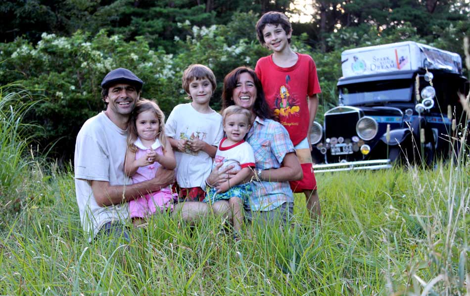 La familia nómada: 14 años viajando en auto por el mundo