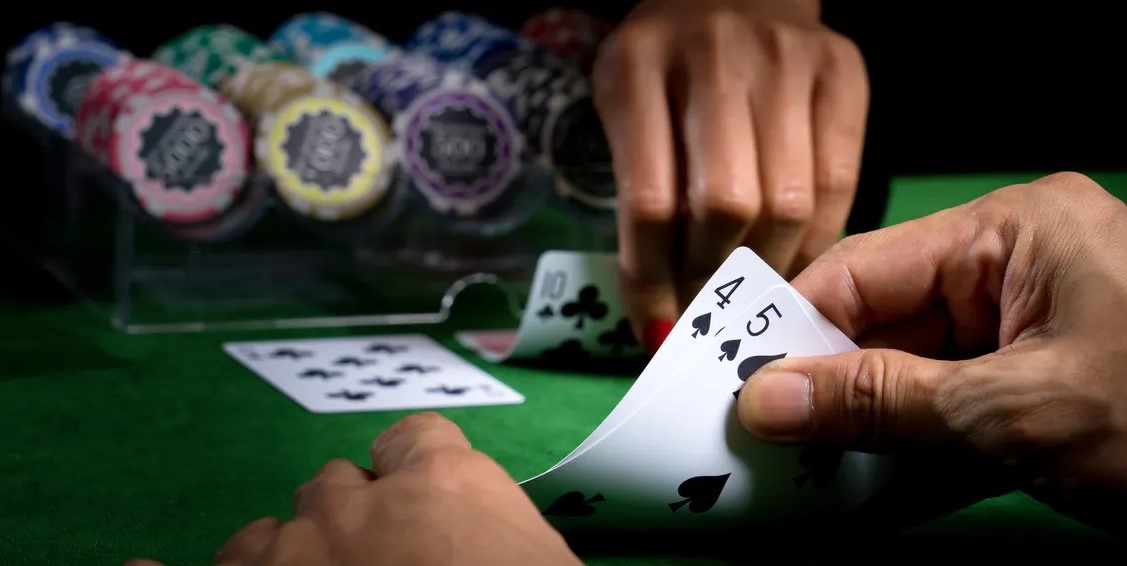 5 estrategias efectivas para jugar al póker online