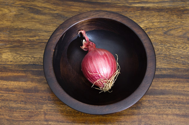 Here's why you should never refrigerate your onions