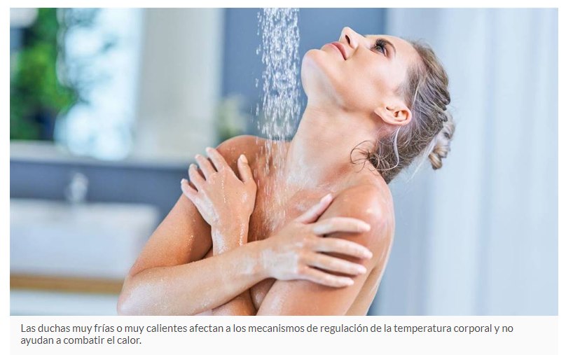 ¿Es mejor ducharse con agua fría o caliente para combatir el calor?