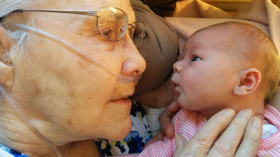 Newborn meets her 92 year old great grandmother in sweet photo