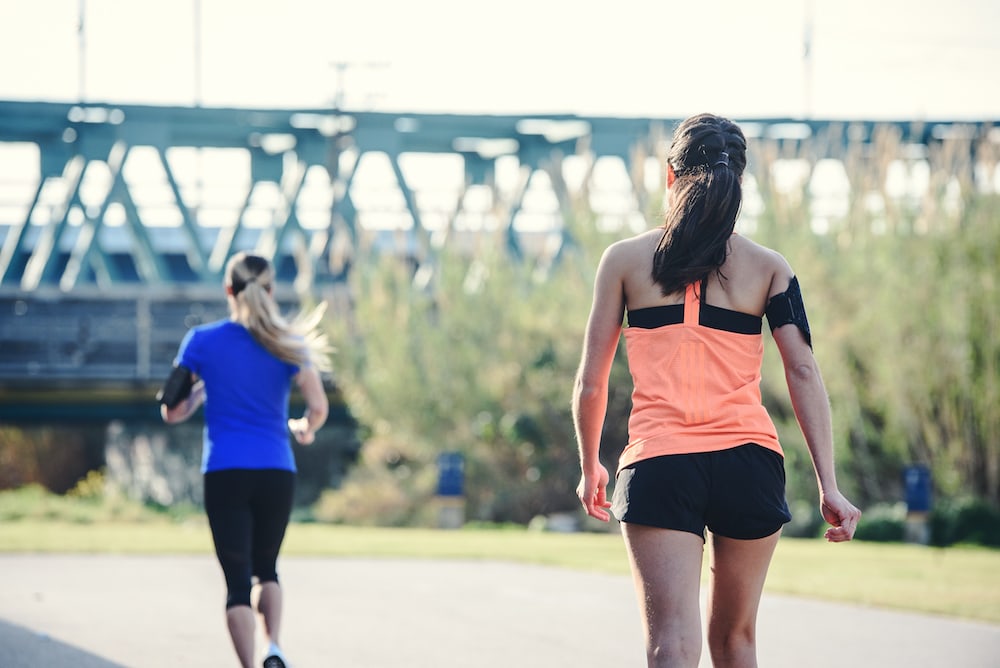 Si quieres bajar de peso ¿es mejor correr o caminar?