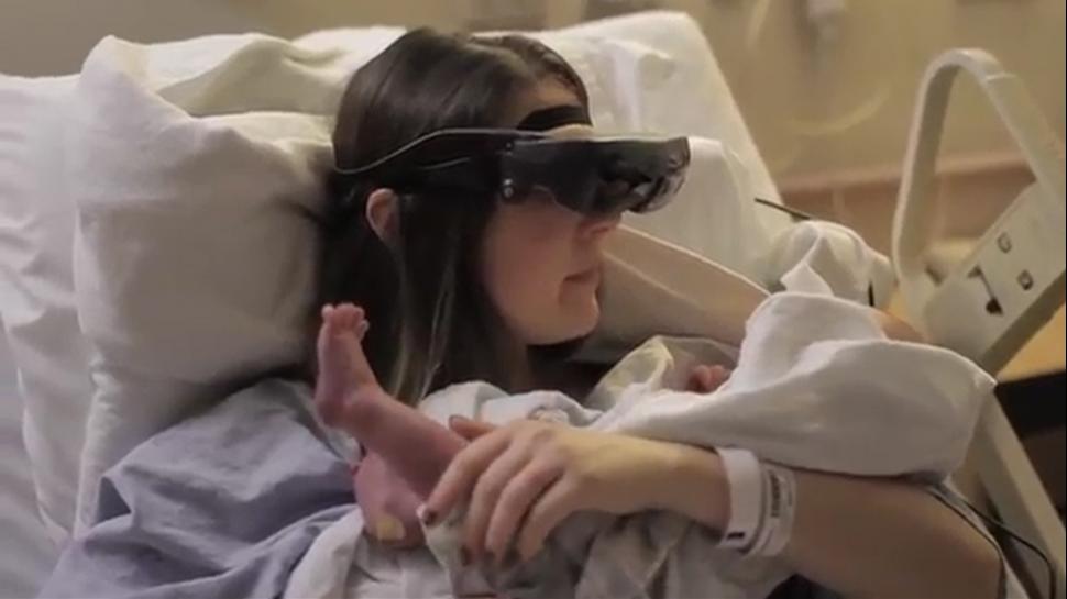 Milagro tecno: una mujer ciega puedo ver a su bebé gracias a gafas electrónicas