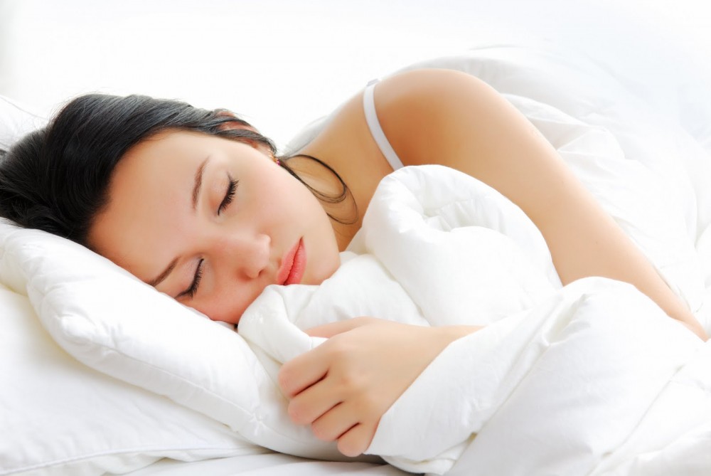 Las mujeres necesitan dormir dos veces más que los hombres, según estudio