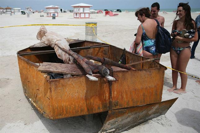 Doce cubanos y un perro llegaron en bote a la Costa de Miami