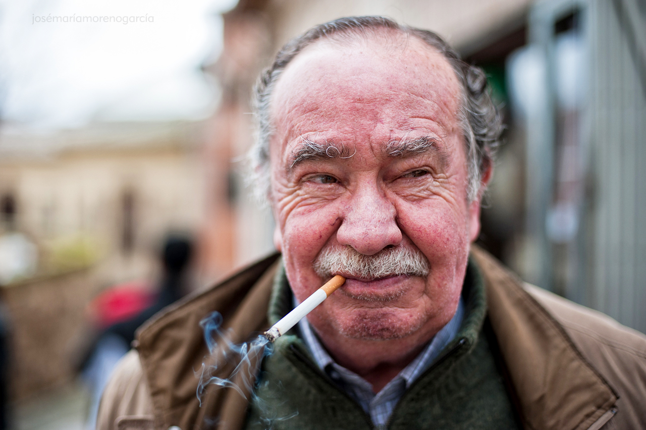 Esta ciudad multa a los fumadores que tiran colillas de cigarrillo en la calle