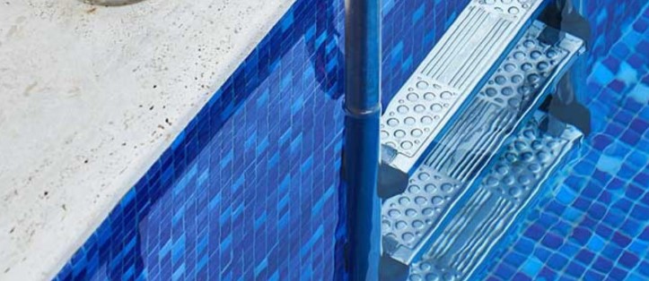 ¿Por qué usar limpiafondos eléctricos para piscina?