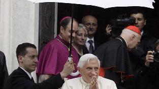 Ex mayordomo del papa Benedicto XVI pide perdón.