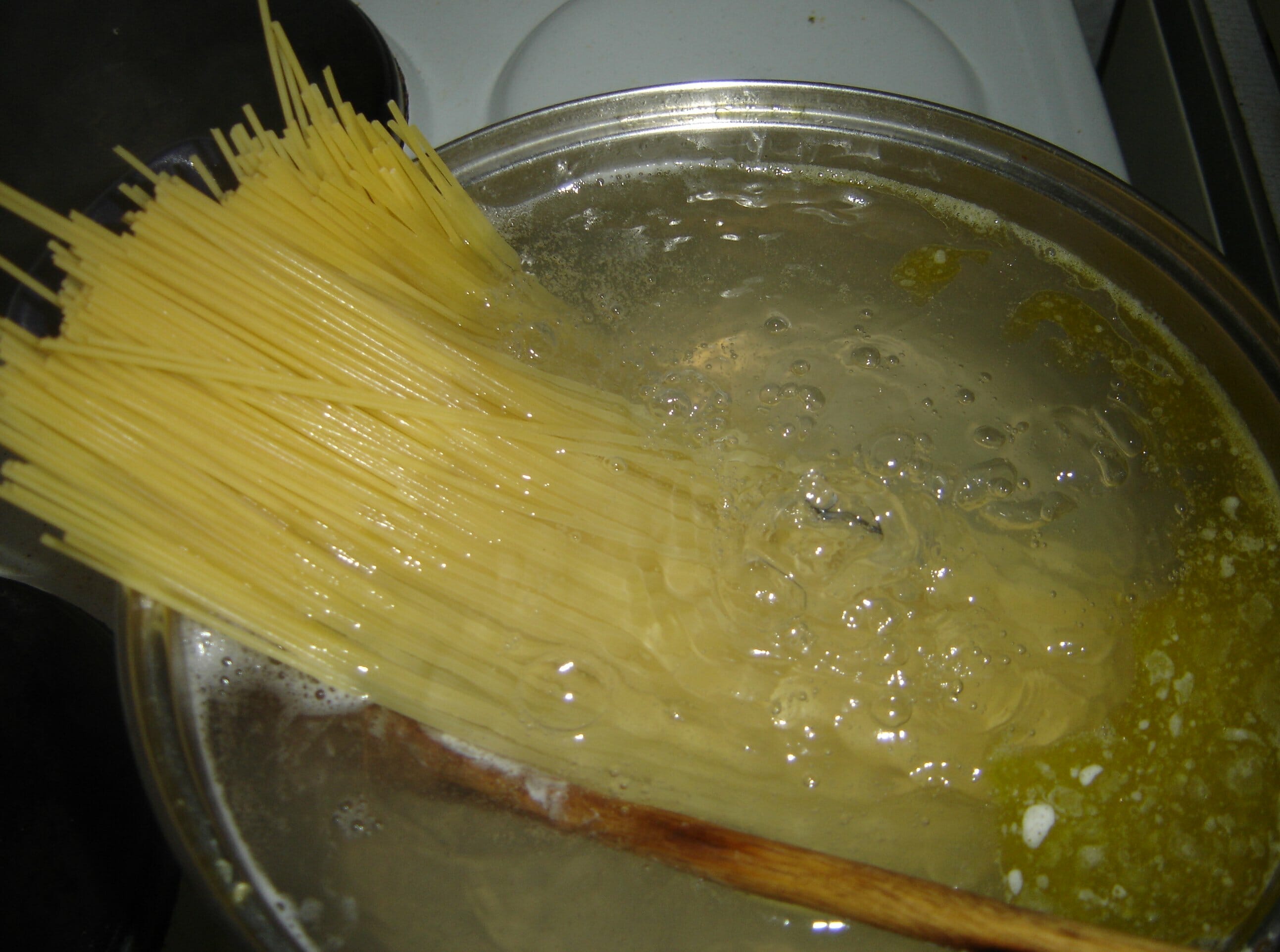Here   s why you should never, ever drain your pasta in the sink