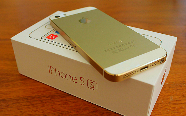 Here's How A College Kid Forced Snapdeal To Sell Him A Gold iPhone 5S For 68 Rupees!