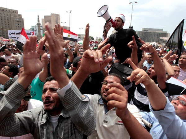 Junta Militar de Egipto decreta toque de queda en los alrededores del Ministerio de Defensa 