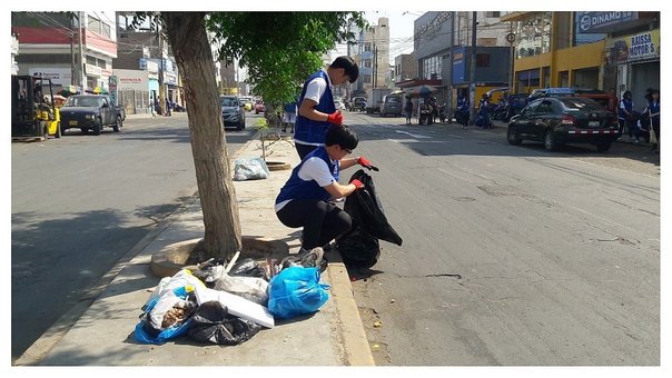 Segat y voluntarios coreanos recogieron casi media tonelada de residuos