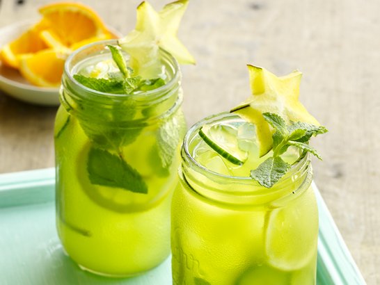 Agua fresca de pepino, limón verde y menta, rica para adelgazar 