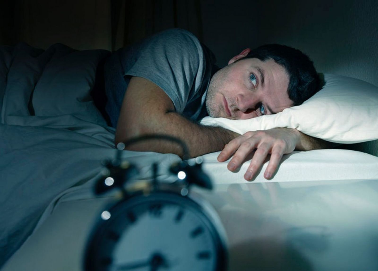 Dormir poco aumenta el riesgo de ACV: técnicas para conseguir un sueño reparador