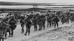 Documentos desclasificados: El ataque a Malvinas/Falklands "sorprendió" a Thatcher