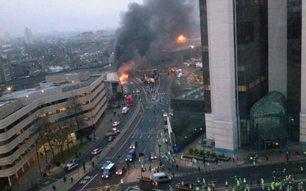 Londres: Helicóptero cayó en plena ciudad y dejó 2 muertos