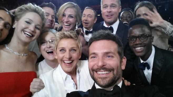 Samsung donará un dólar por cada retuit del 'selfie' de los Oscar